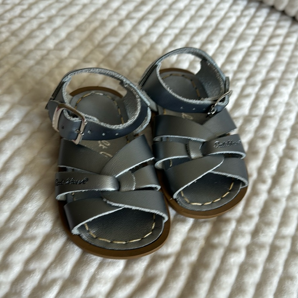 Saltwater sandal pewter